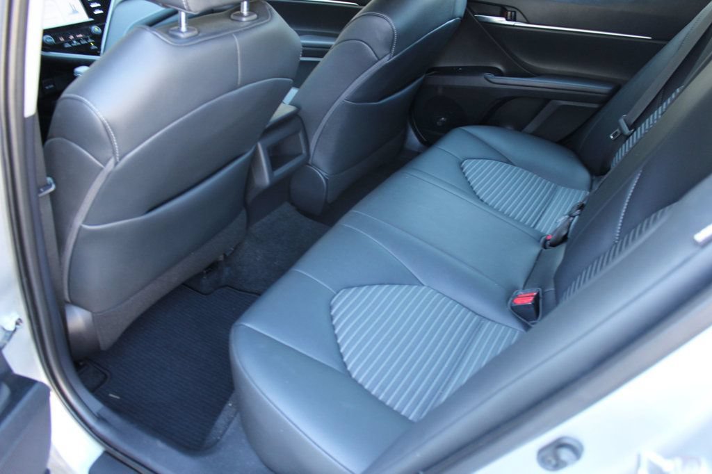 Used 2019 Toyota Camry SE w/ Convenience Package FWD image 12
