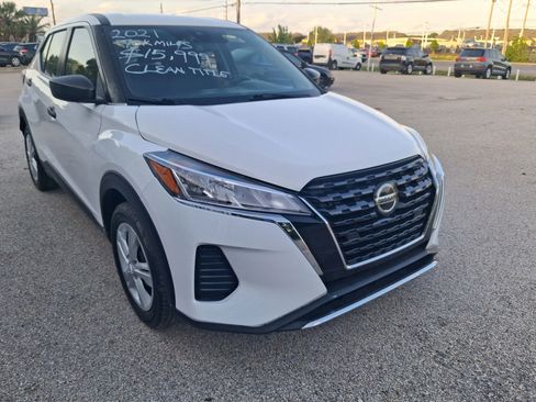 Used 2021 Nissan Kicks S image 3