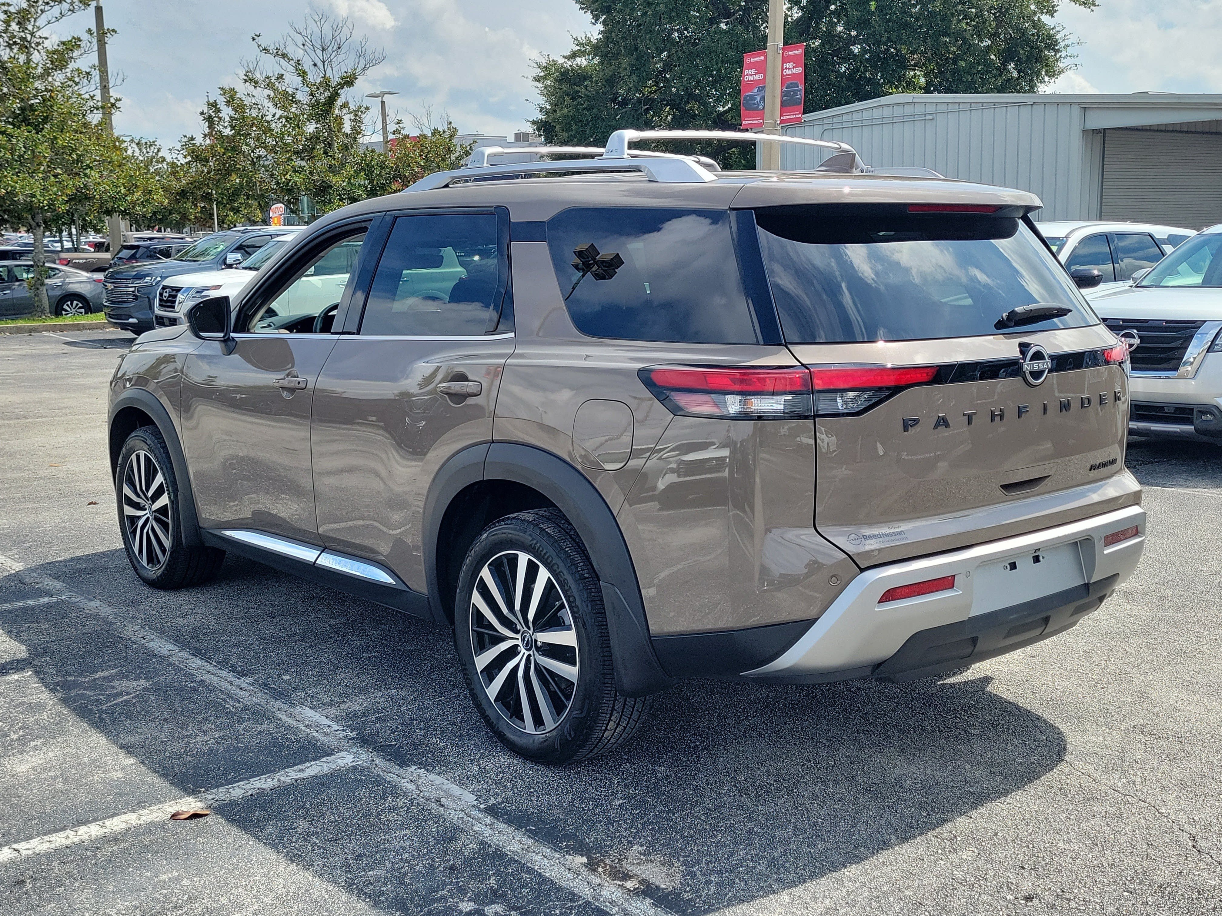 Certified 2024 Nissan Pathfinder Platinum w/ Black Appearance Package FWD image 8