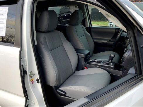 Used 2019 Toyota Tacoma SR AWD/4WD image 7