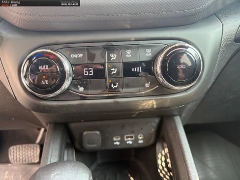 Used 2021 Chevrolet TrailBlazer LT w/ Premium Seating Package FWD image 16