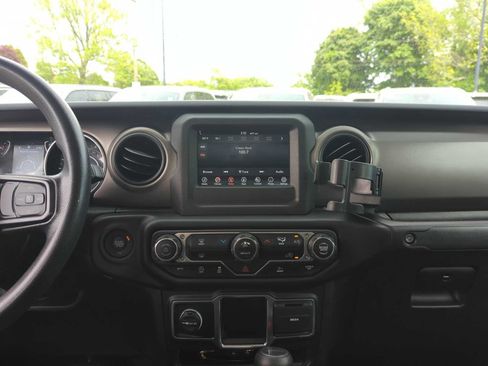 Used 2022 Jeep Gladiator Sport w/ Trailer Tow Package AWD/4WD image 21