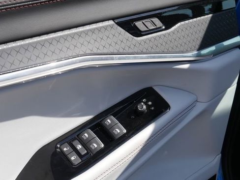 Used 2025 Jeep Wagoneer S Limited AWD/4WD image 15