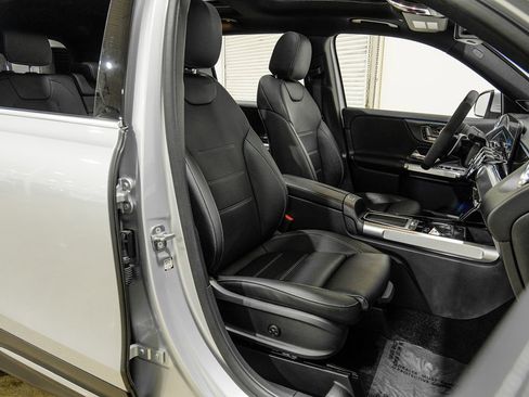 Used 2024 Mercedes-Benz GLB 35 AMG 4MATIC image 33