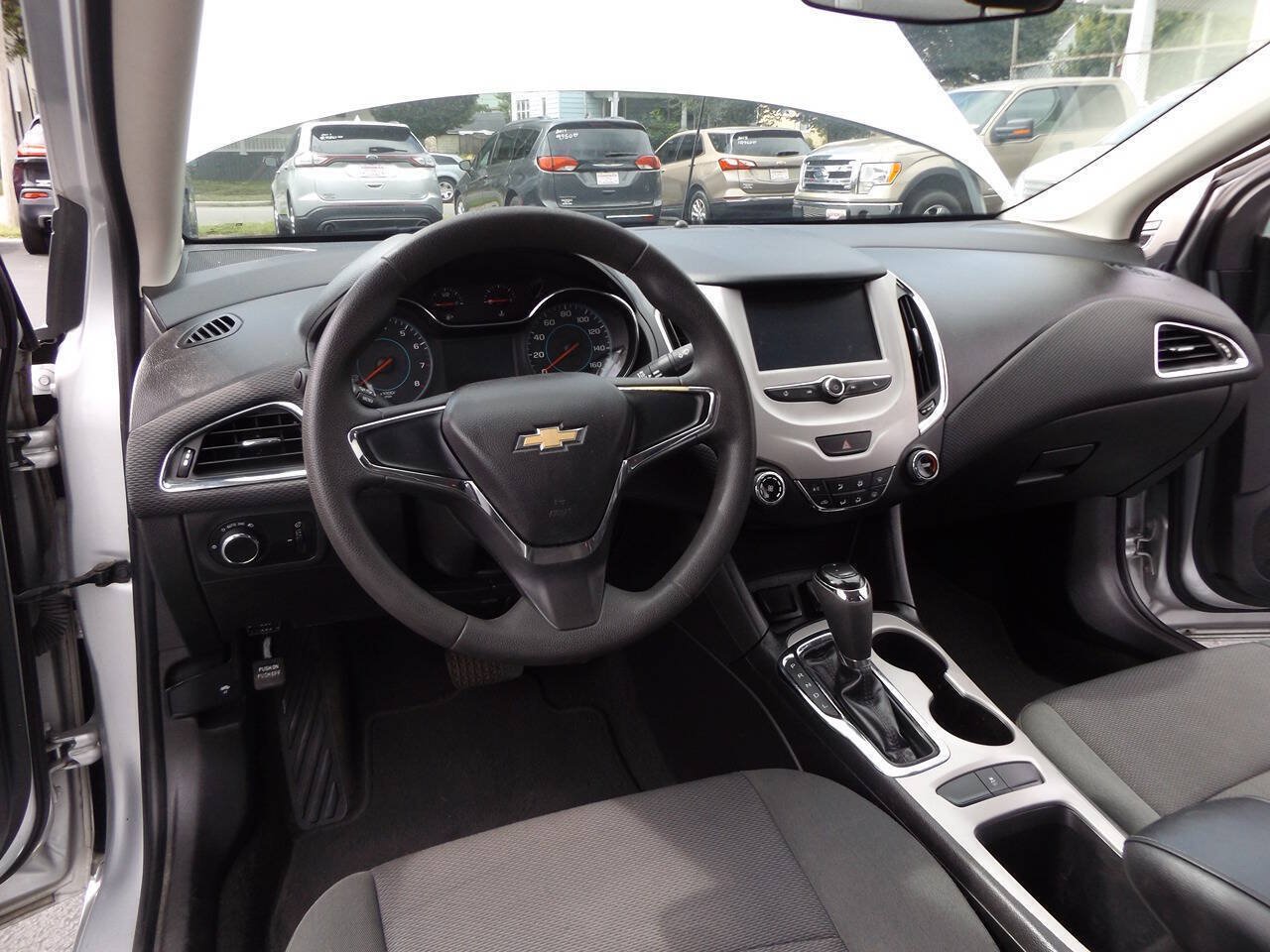 Used 2017 Chevrolet Cruze LS FWD image 17
