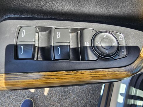Used 2017 GMC Acadia Denali w/ Technology Package AWD/4WD image 35