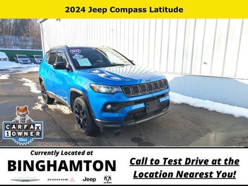 Used 2024 Jeep Compass Latitude w/ Convenience Group AWD/4WD image 1