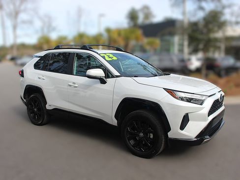 Used 2023 Toyota RAV4 SE image 12