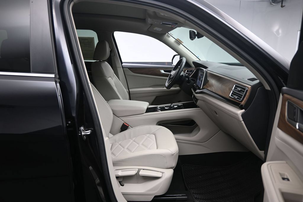 Used 2026 Volkswagen Atlas SE FWD image 31