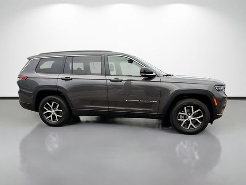 Used 2024 Jeep Grand Cherokee L Limited w/ Luxury Tech Group II image 2