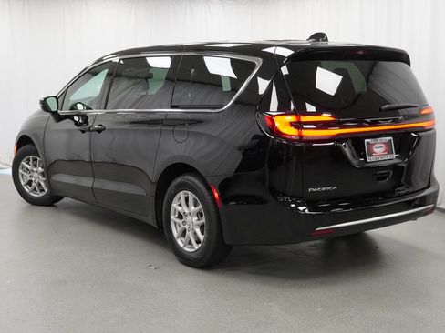 New 2027 Chrysler Pacifica Select FWD image 13