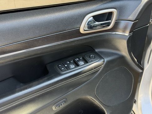 Used 2015 Jeep Grand Cherokee Limited w/ Luxury Group II AWD/4WD image 24