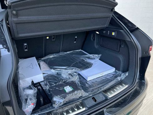 Used 2025 Jaguar F-PACE R-Dynamic S image 18