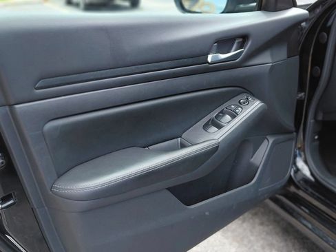 Used 2025 Nissan Altima 2.5 SV FWD image 15
