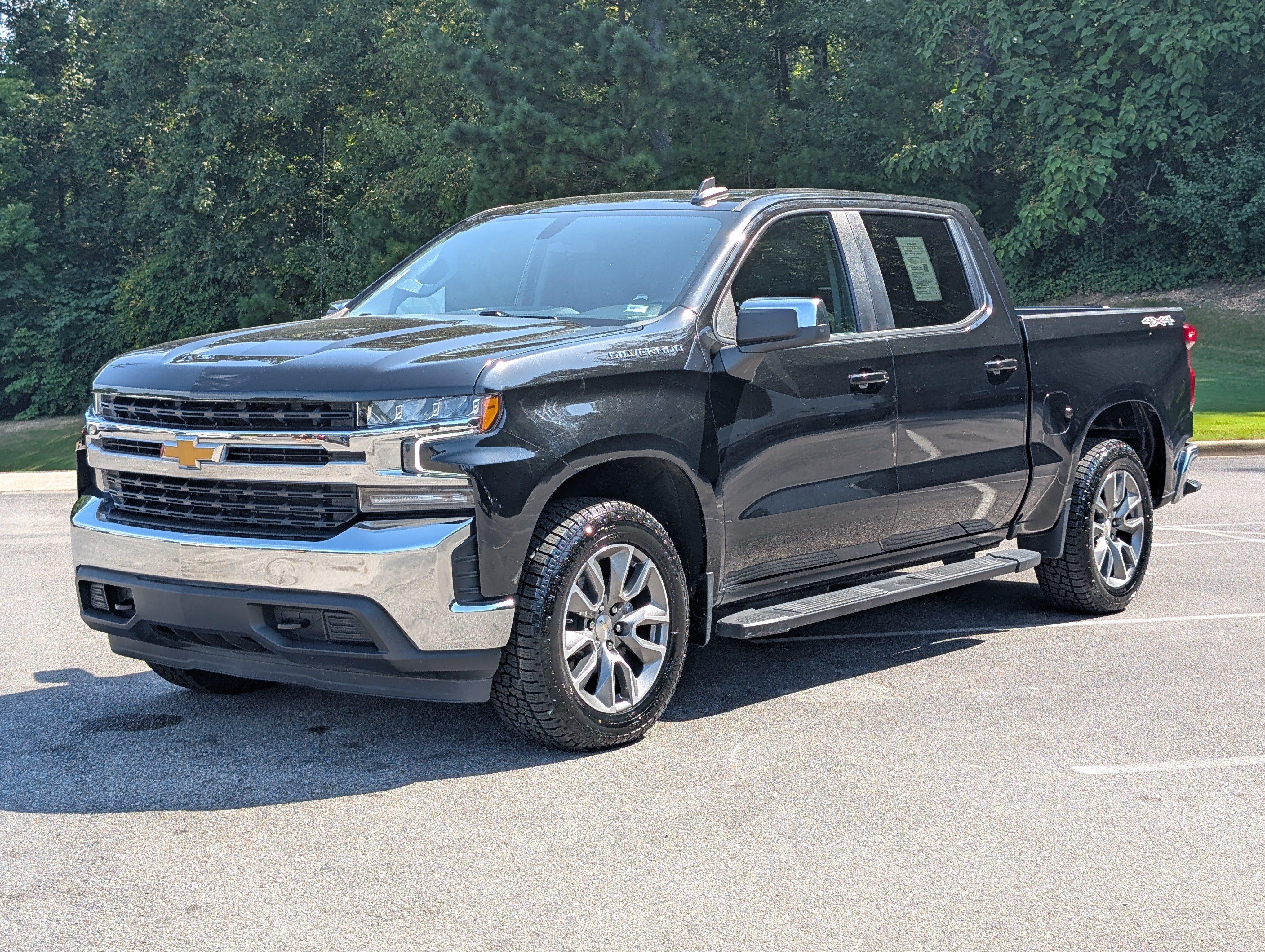 Used 2022 Chevrolet Silverado 1500 LT AWD/4WD image 5