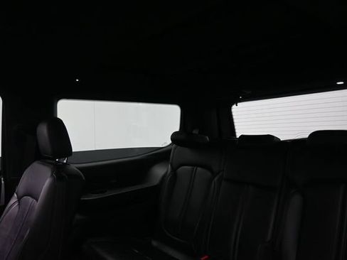 Used 2022 Jeep Wagoneer Series III w/ Premium Group I AWD/4WD image 21