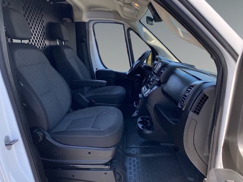 Used 2025 RAM ProMaster 2500 w/ U-Haul Equipment Group FWD image 15