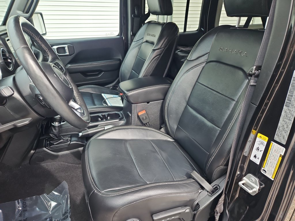 Used 2018 Jeep Wrangler Unlimited Sahara w/ Dual Top Group AWD/4WD image 5