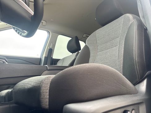 Used 2023 Nissan Rogue SV image 10