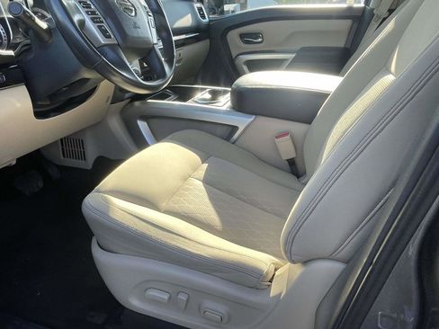 Used 2016 Nissan Titan SV AWD/4WD image 7
