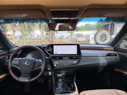 Certified 2024 Lexus ES 300h Ultra Luxury w/ Accessory Package (Z2) FWD image 32