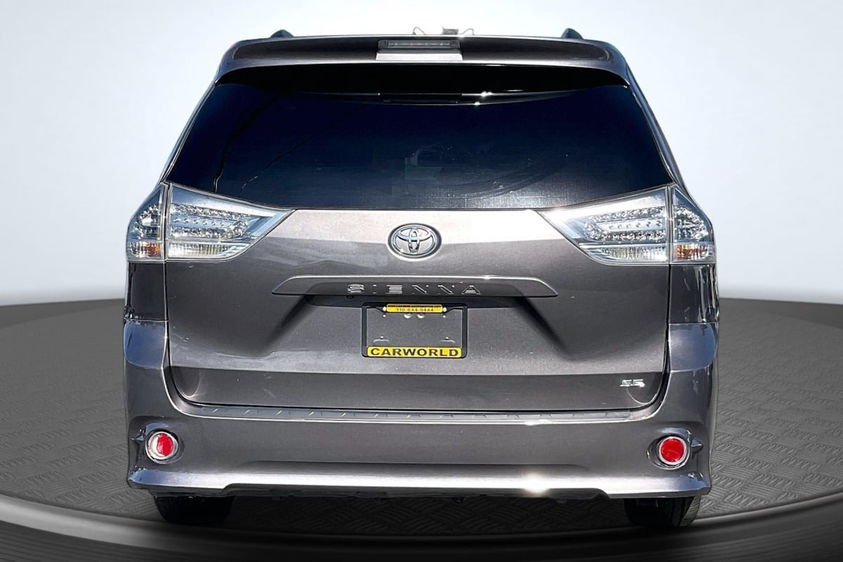 Used 2015 Toyota Sienna SE FWD image 4