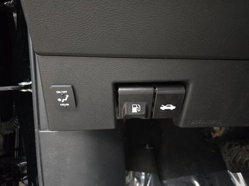 Used 2023 Nissan Kicks SR w/ Interior Electronics Package FWD image 36