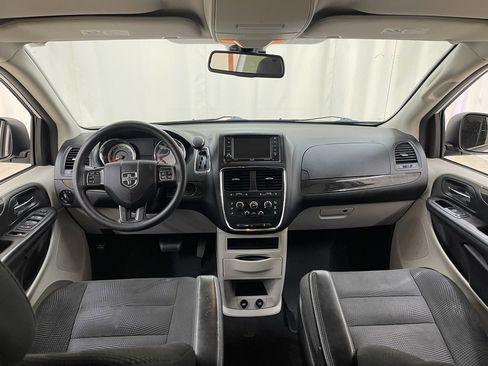 Used 2020 Dodge Grand Caravan SE w/ UConnect Hands-Free Group image 21