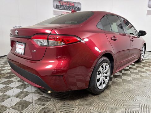 Used 2022 Toyota Corolla LE FWD image 3