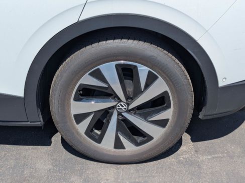 Used 2024 Volkswagen ID.4 2WD image 3