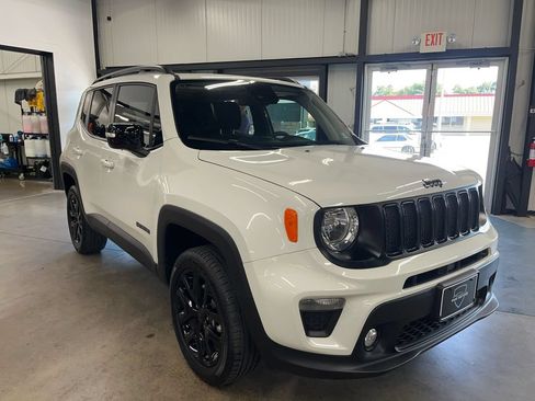 Used 2023 Jeep Renegade Altitude w/ Sun/Sound Group AWD/4WD image 17