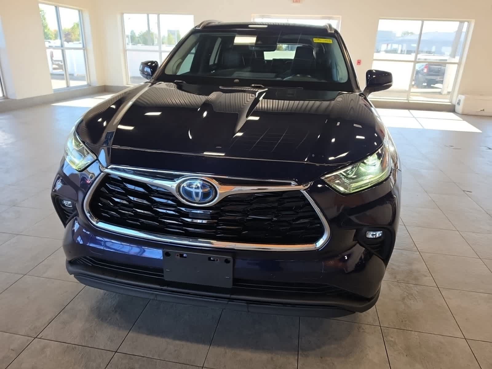 Used 2023 Toyota Highlander Limited AWD/4WD image 2