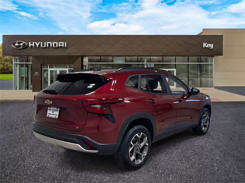 Used 2024 Chevrolet Trax LT image 22