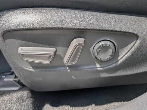 Used 2022 Toyota Highlander XLE AWD/4WD image 17