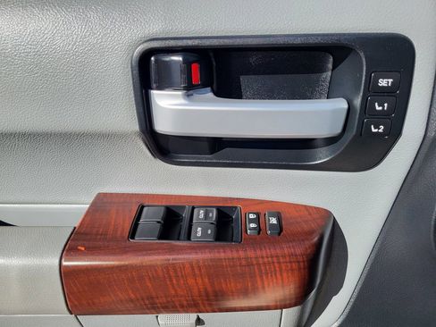 Used 2014 Toyota Sequoia Platinum image 16
