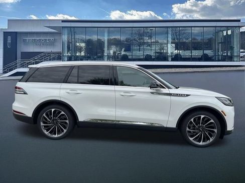 New 2026 Lincoln Aviator Reserve w/ Illumination Package RWD image 9