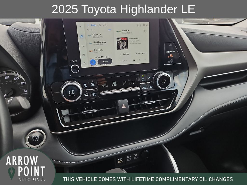 Used 2025 Toyota Highlander LE FWD image 25
