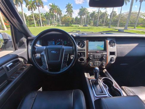 Used 2017 Ford Expedition Platinum RWD image 11