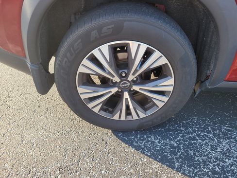 Used 2022 Nissan Rogue SV w/ SV Premium Package FWD image 9