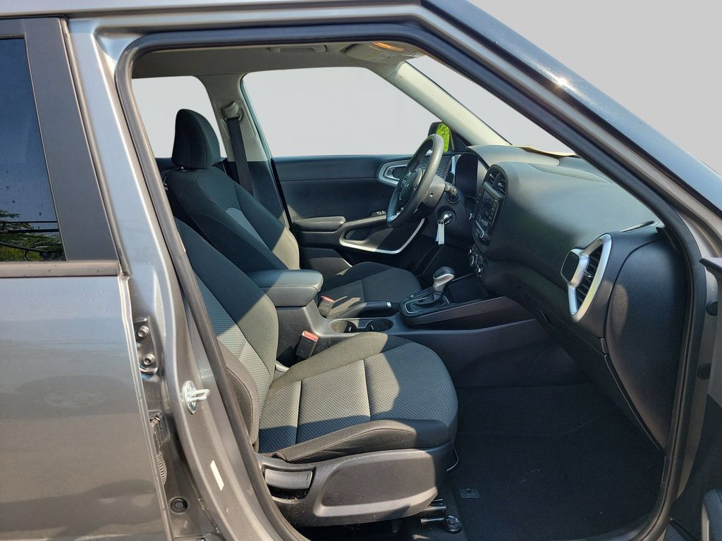 Used 2023 Kia Soul LX w/ Option Group 015 FWD image 34