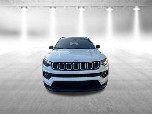 Used 2023 Jeep Compass Latitude AWD/4WD image 2