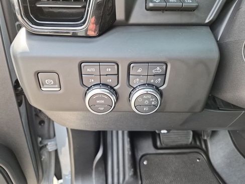 Used 2024 GMC Sierra 1500 AT4 w/ Technology Package image 34