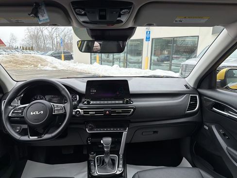 Certified 2023 Kia Seltos SX w/ SX Sunroof Package image 22