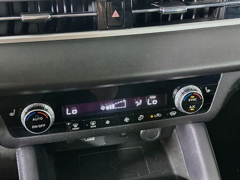 Used 2024 Mitsubishi Outlander SE AWD/4WD image 24