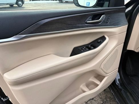 Used 2024 Jeep Grand Cherokee Limited w/ Luxury Tech Group II RWD image 13