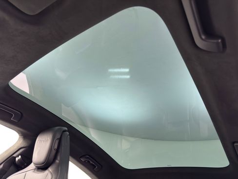 Used 2020 Porsche Taycan image 12