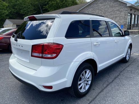 Used 2019 Dodge Journey SE FWD image 4