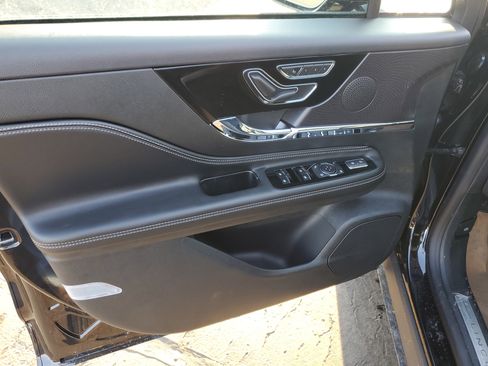 New 2026 Lincoln Corsair Premiere image 8