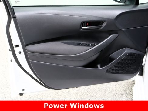 Used 2025 Toyota Corolla LE image 12