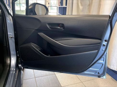 Used 2025 Toyota Corolla LE FWD image 12